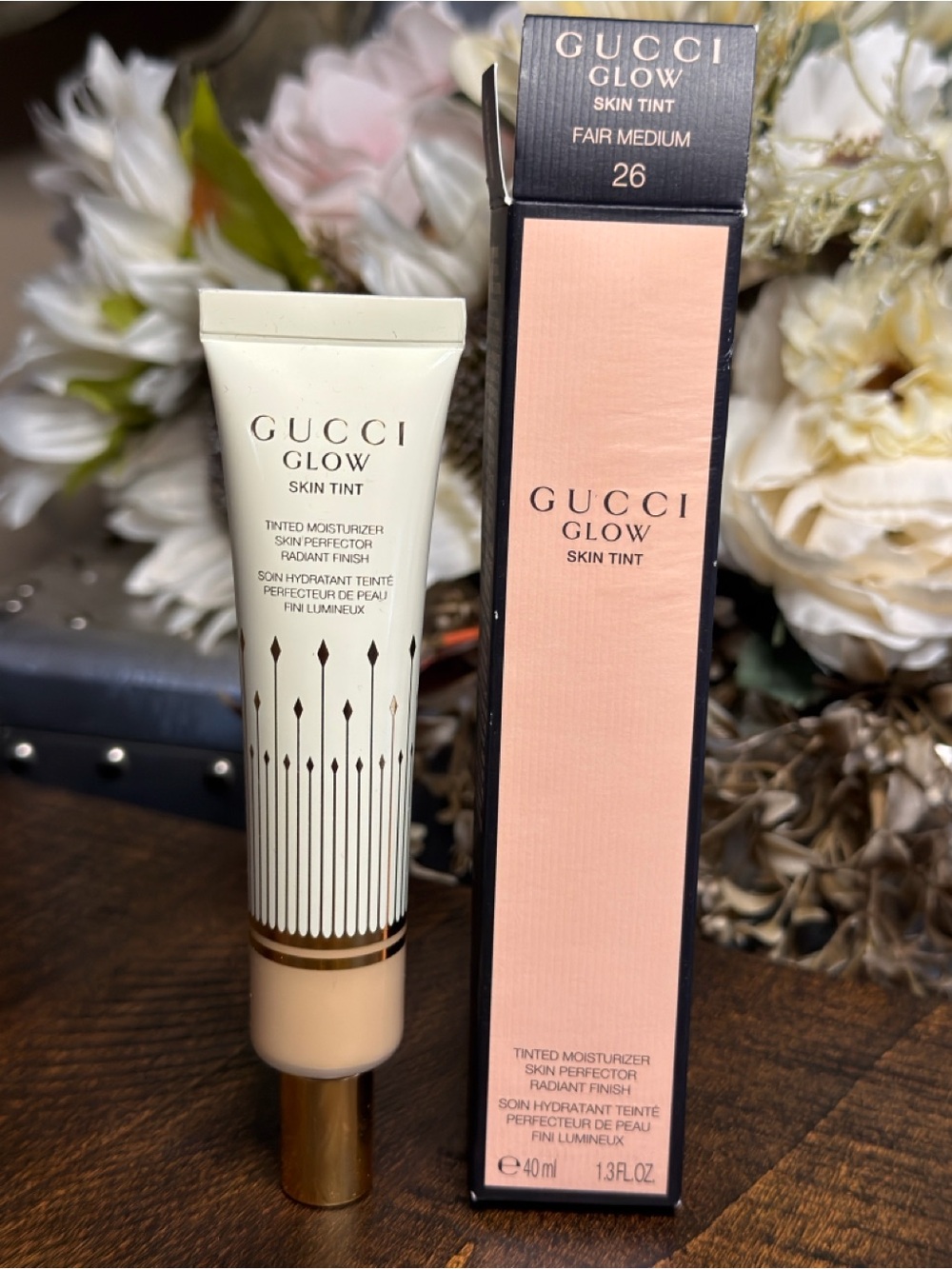 26 Fair Medium-GUCCI Glow Skin Tinted Moisturizer